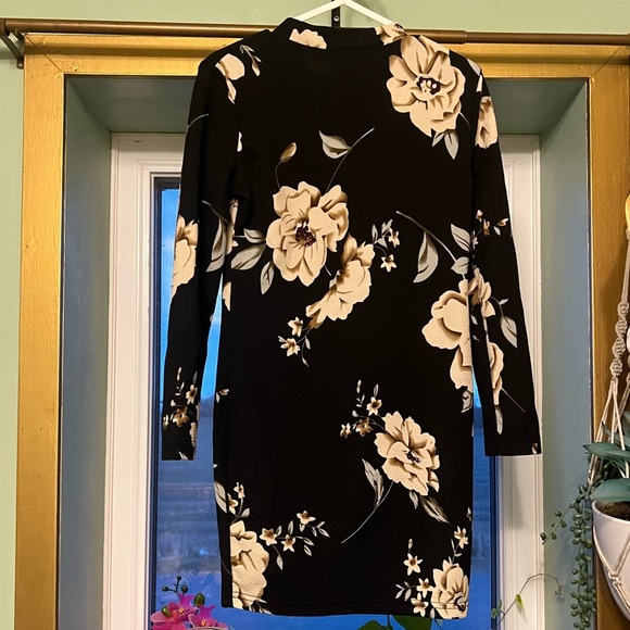 * Free with purchase of 25$* SHEIN dress for girls size 9Y - Picture 2 of 6